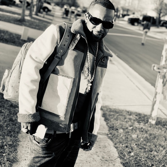 Meet your Posher, Travis - Picture 1 of 1